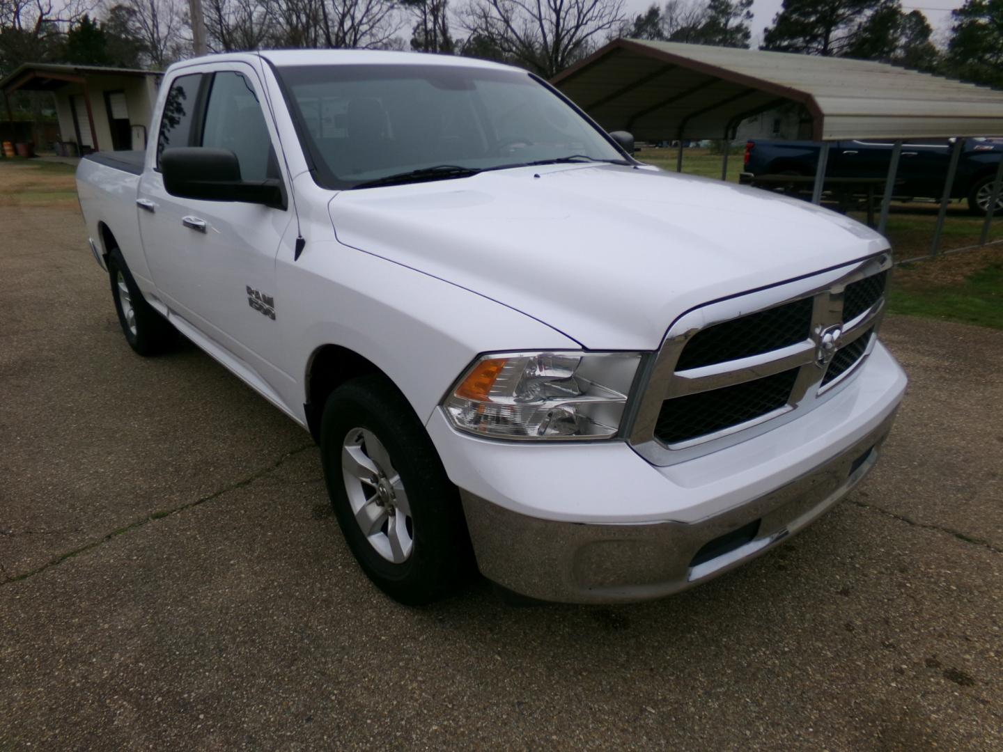 2016 White /Gray RAM 1500 SLT (1C6RR6GGXGS) with an 3.6L engine, 8-speed automatic transmission, located at 401 First NE, Bearden, AR, 71720, (870) 687-3414, 33.726528, -92.611519 - Photo#26